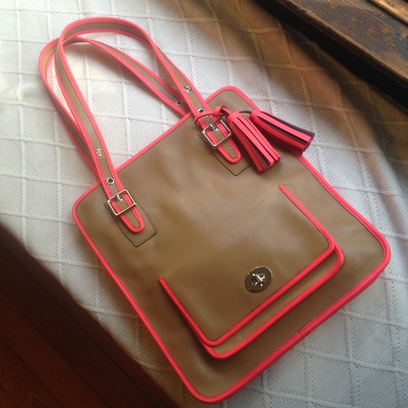 Coach Handbags - Gorgeous Coach LEGACY Magazine Tote! #22410!